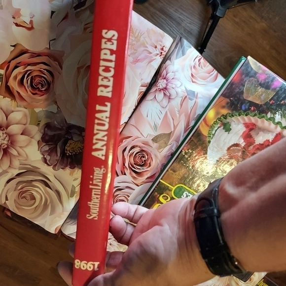 2 Southern living cookbooks 1999 Annual recipes and 1998 annual recipes - Picture 4 of 16